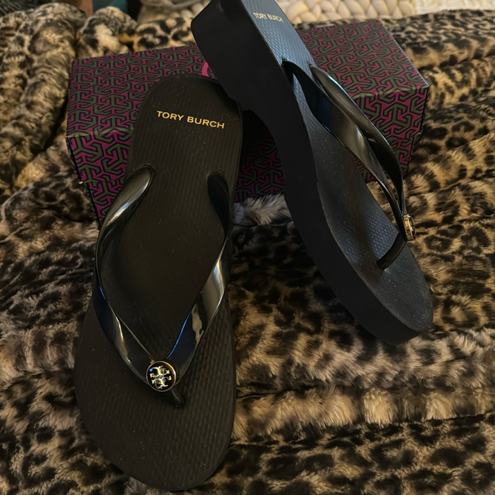 Tory Burch 7.5 Sandals excellent condition